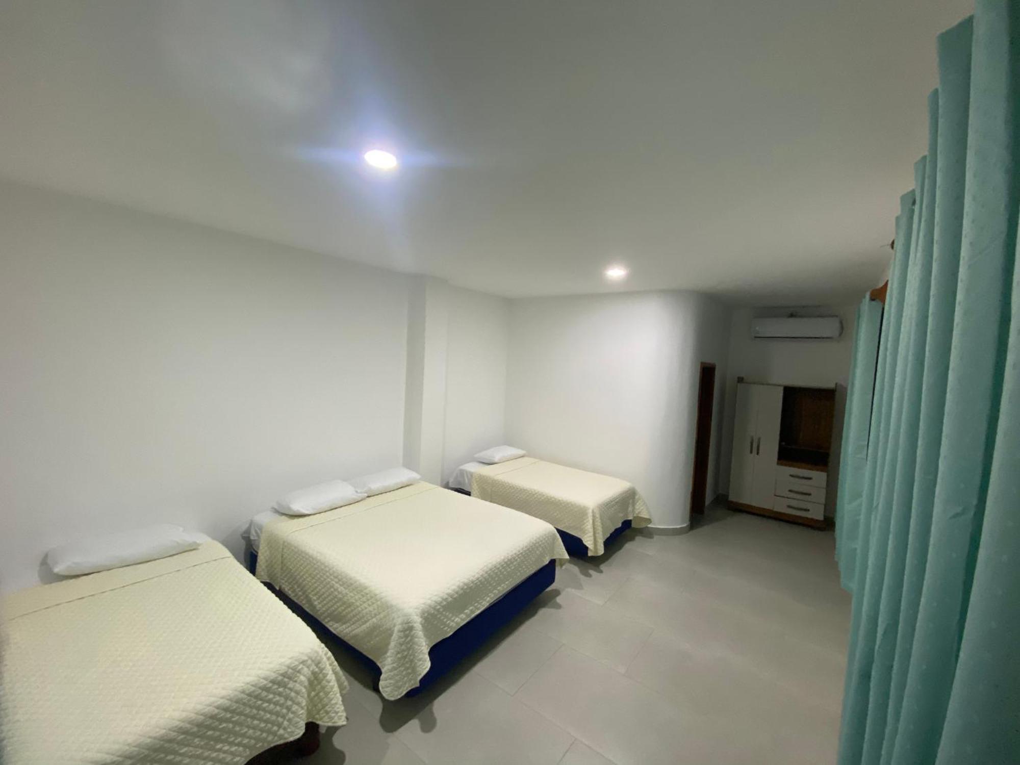 Penguin House Hotel Puerto Villamil Exterior foto