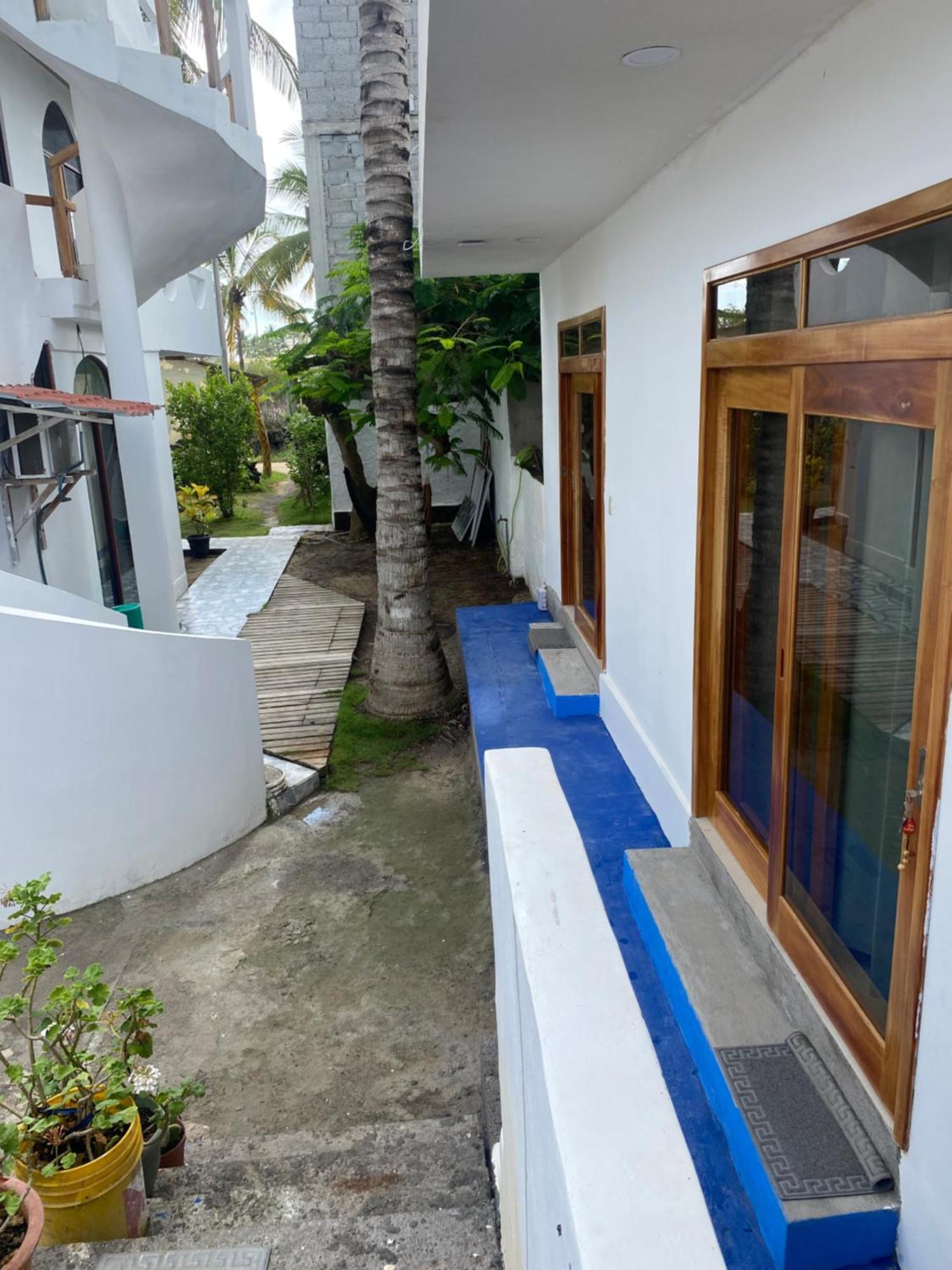 Penguin House Hotel Puerto Villamil Exterior foto